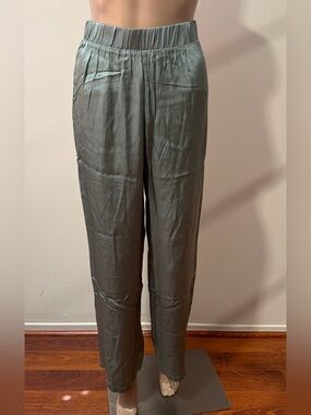 perfectwhitetee Camile Relaxed Pants in Sage Size XS Brand New With Tags